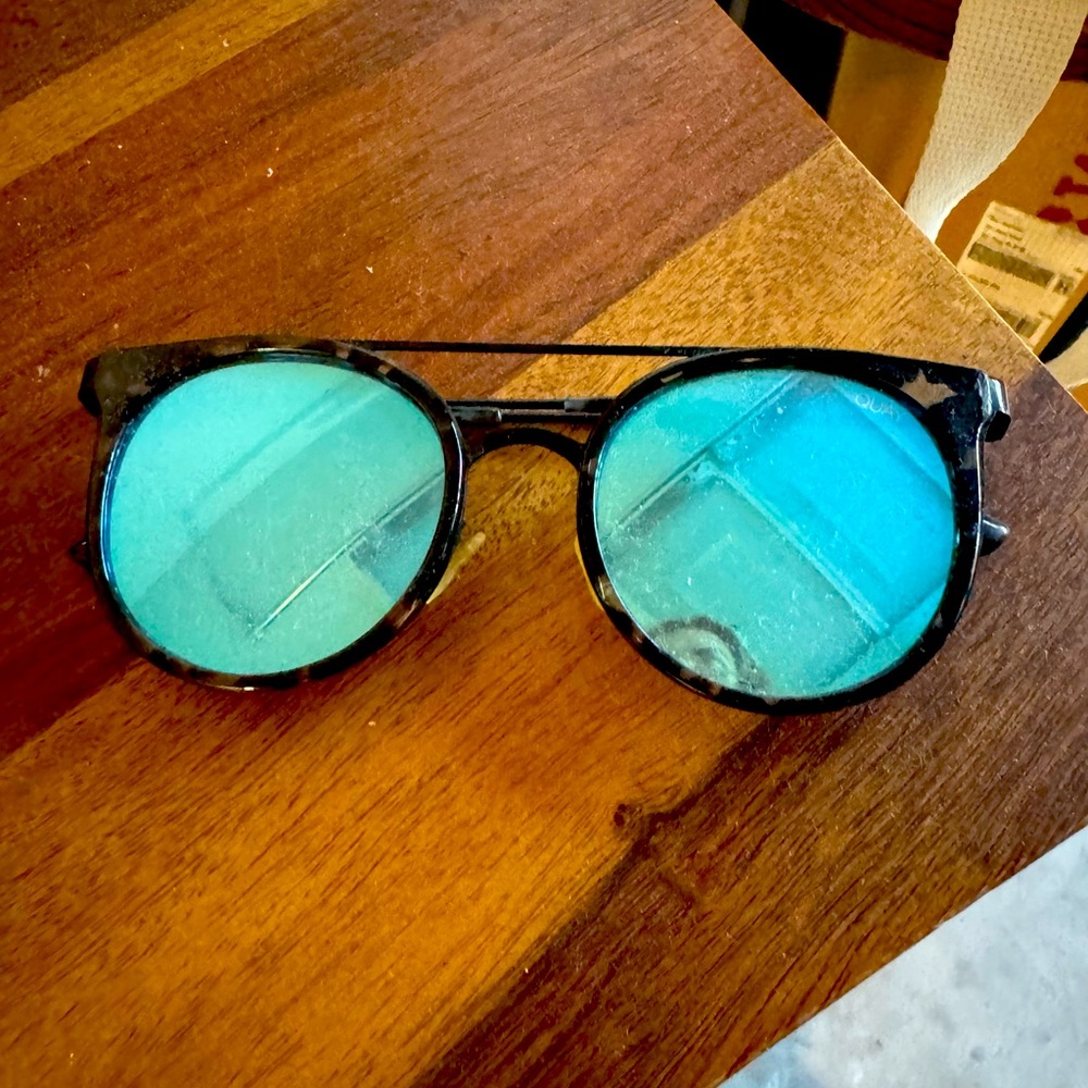 Quay tortoiseshell with light blue lens